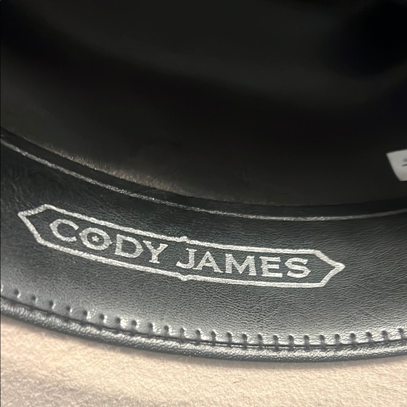 Elegant Cream Cowboy Hat - Picture 4 of 5